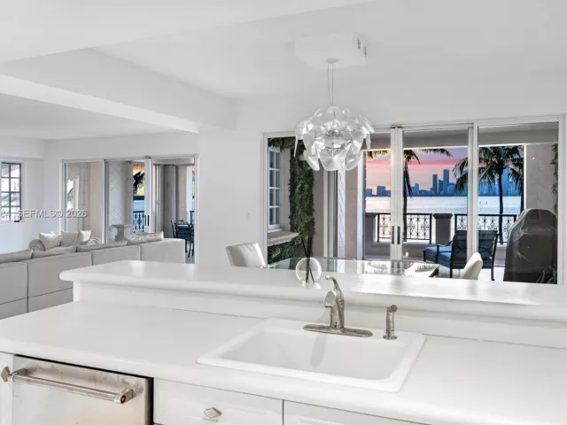 4-bedroom condo for sale in Miami Beach - 5322 Fisher Island Dr 5322 - MondialRealty