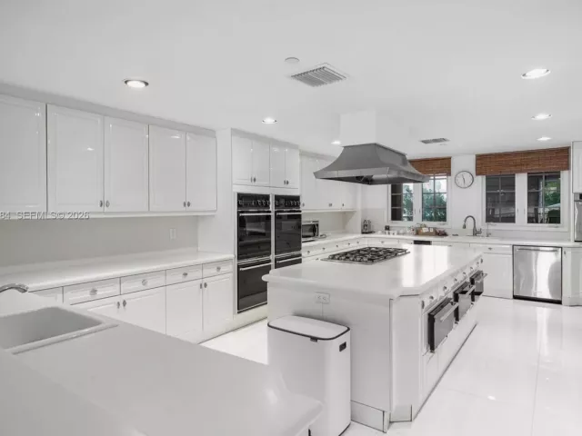 4-bedroom condo for sale in Miami Beach - 5322 Fisher Island Dr 5322 - MondialRealty