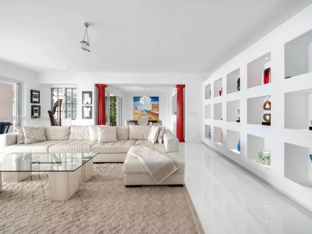 4-bedroom condo for sale in Miami Beach - 5322 Fisher Island Dr 5322 - MondialRealty