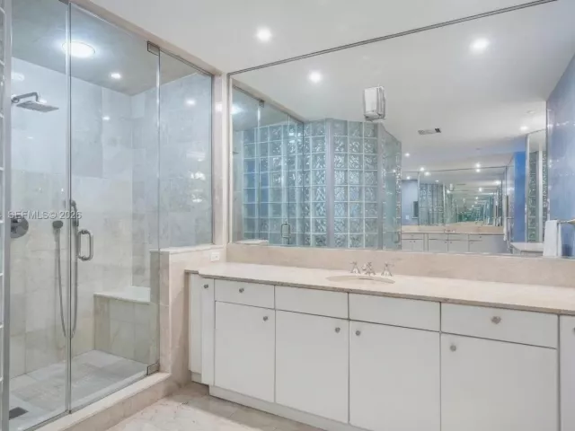 4-bedroom condo for sale in Miami Beach - 5322 Fisher Island Dr 5322 - MondialRealty