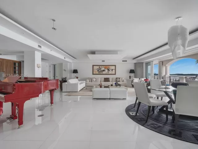 4-bedroom condo for sale in Miami Beach - 5322 Fisher Island Dr 5322 - MondialRealty