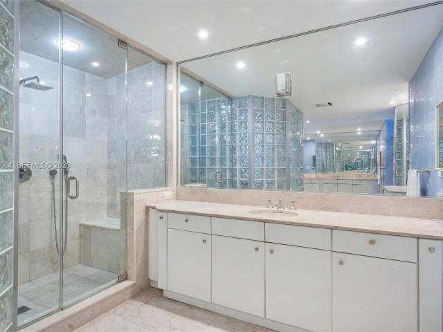 Apartment for sale  Unit #5322 - photo 7504825