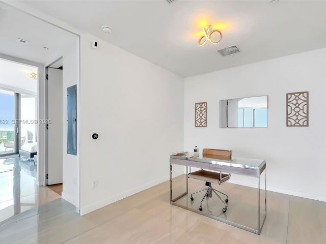 Apartment for rent  Unit #3304 - photo 7495801