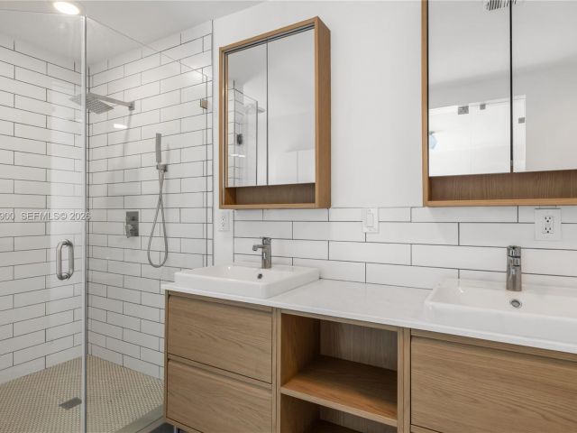 Home for rent at 801 NE 118th St - photo 7504755