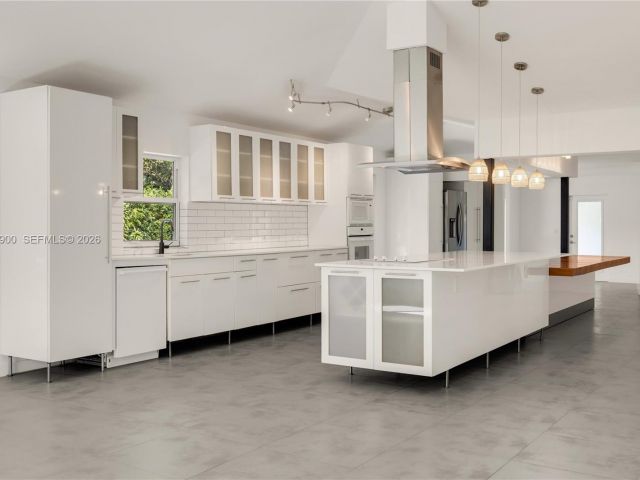 Home for rent at 801 NE 118th St - photo 7504763