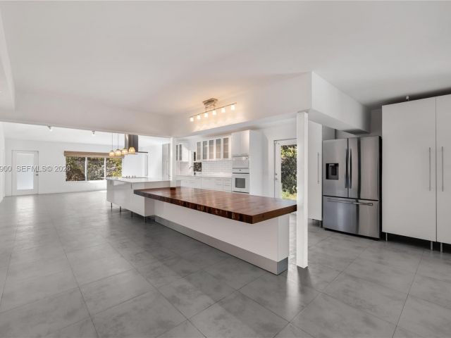 Home for rent at 801 NE 118th St - photo 7504764