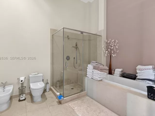 3-bedroom condo for sale in Miami - 495 Brickell avenue 2201 - MondialRealty