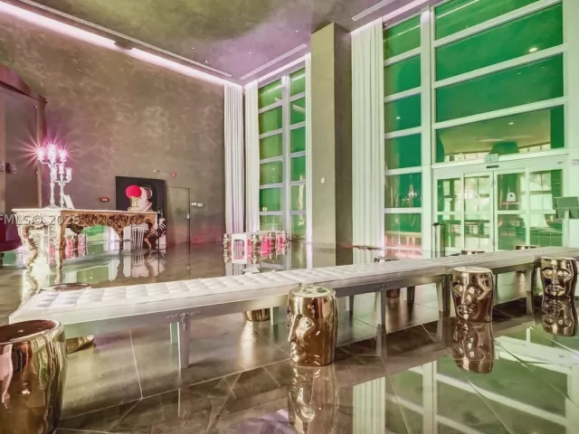 3-bedroom condo for sale in Miami - 495 Brickell avenue 2201 - MondialRealty