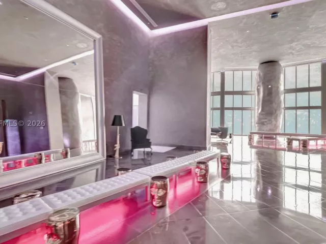 3-bedroom condo for sale in Miami - 495 Brickell avenue 2201 - MondialRealty