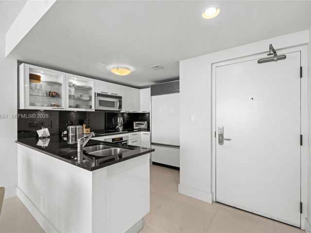 Apartment for rent  Unit #1401 - photo 7502590