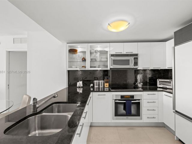 Apartment for rent  Unit #1401 - photo 7502591