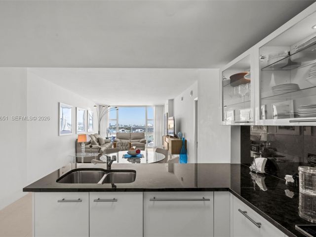 Apartment for rent  Unit #1401 - photo 7502593