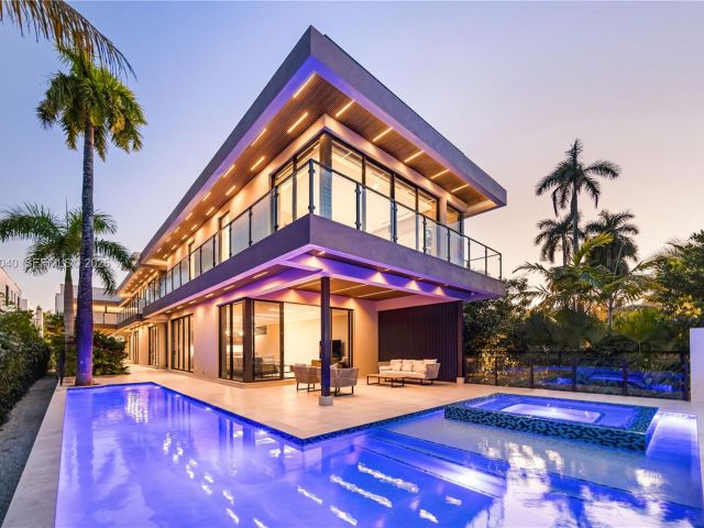 Home for sale at 723 NE 77th St - photo 7463664