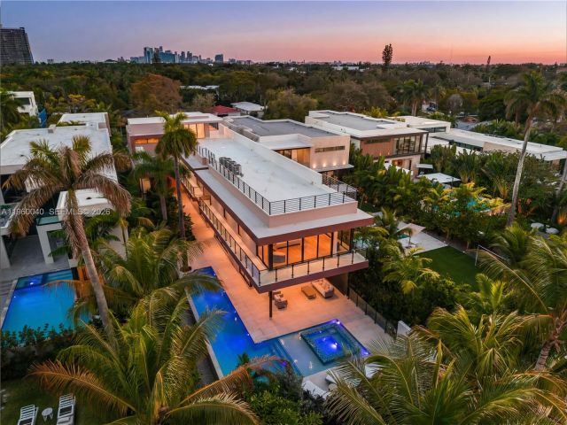 Home for sale at 723 NE 77th St - photo 7463665