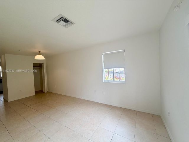 Home for rent at 2064 NE 167th St 3-156 - photo 7481349