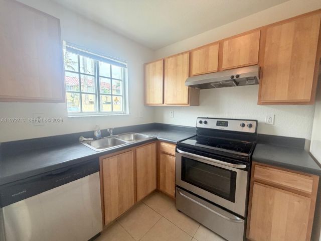 Home for rent at 2064 NE 167th St 3-156 - photo 7481350