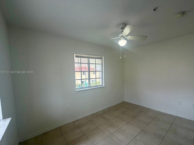 Home for rent at 2064 NE 167th St 3-156 - photo 7481354