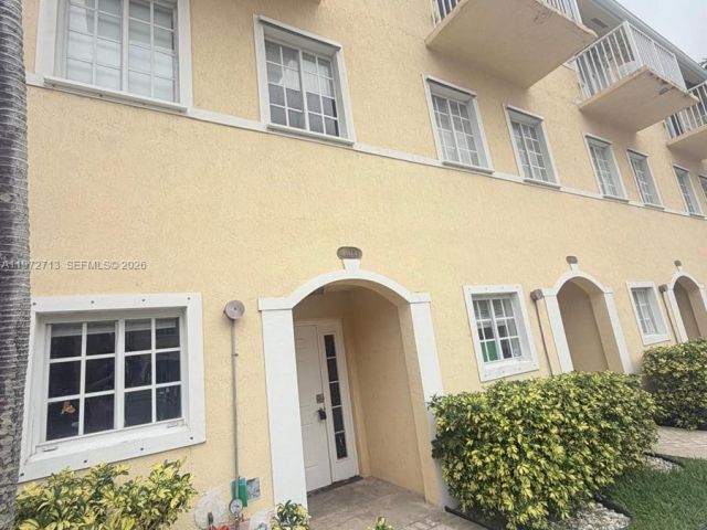 Home for rent at 2064 NE 167th St 3-156 - photo 7481362