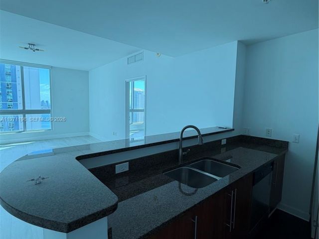 Apartment for rent  Unit #T-3314 - photo 7496409