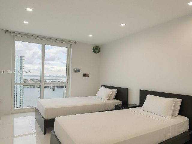 Apartment for rent  Unit #3307 - photo 7471775