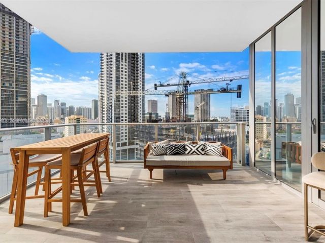 Apartment for sale  Unit #1712 - photo 7525161