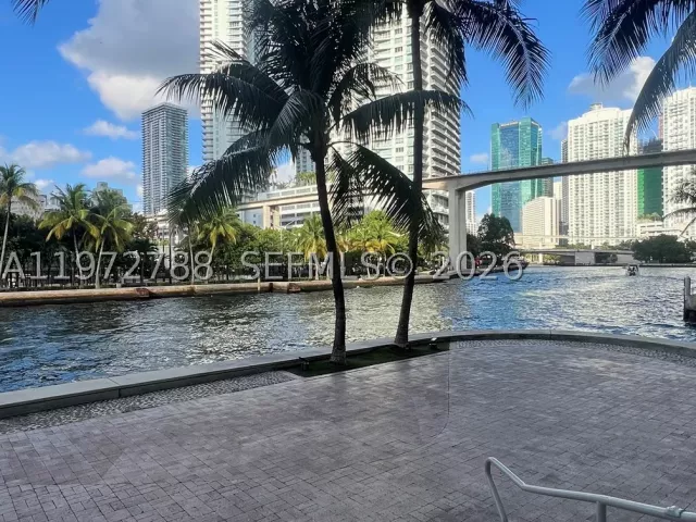 2-bedroom condo for sale in Miami - 185 SW 7th St 2202 - MondialRealty