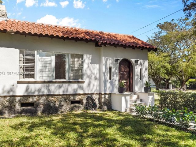 Home for rent at 603 Minorca Ave 0 - photo 7525028