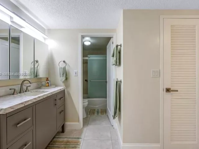 2-bedroom condo for rent in Hollywood - 3725 S Ocean Dr 719 - MondialRealty