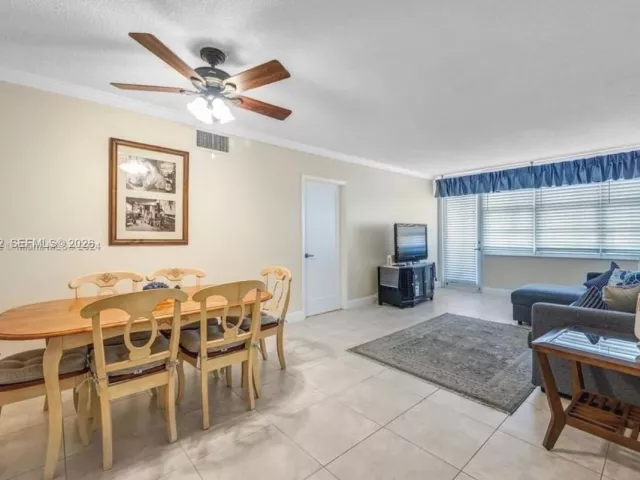 2-bedroom condo for rent in Hollywood - 3725 S Ocean Dr 719 - MondialRealty