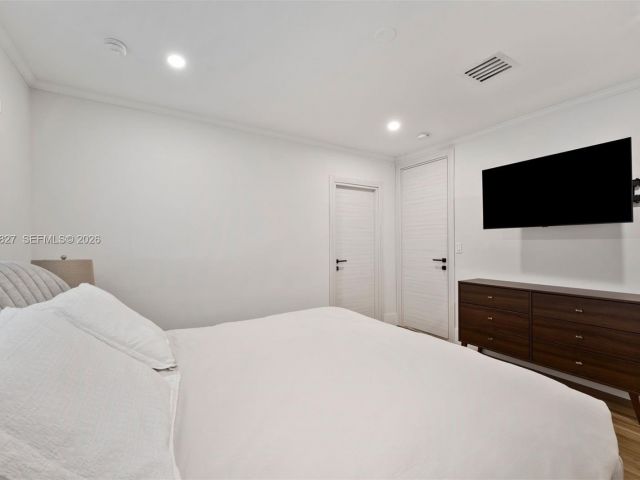 Home for rent at 45 Palermo Ave - photo 7471622