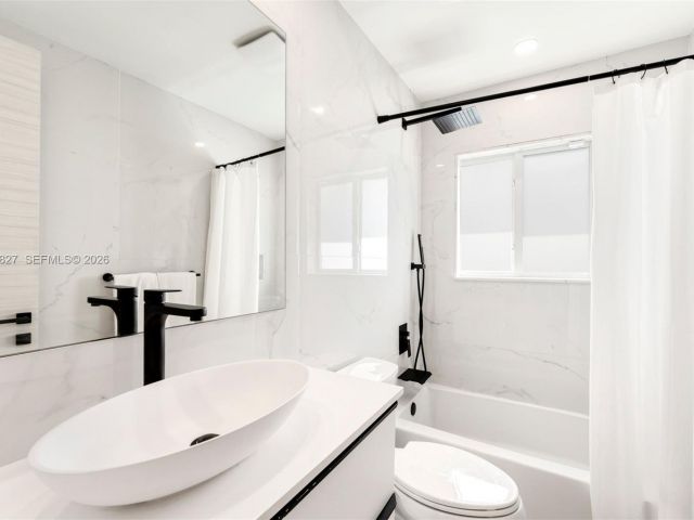 Home for rent at 45 Palermo Ave - photo 7471627