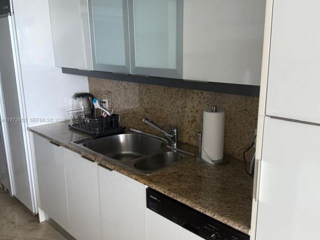 Apartment for rent  Unit #1211 - photo 7520163