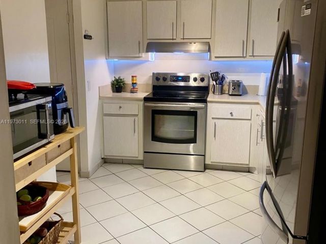 Apartment for rent  Unit #516 - photo 7484194