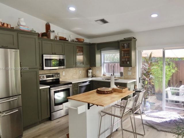 Home for rent at 5862 NW 113th Pl 5862 - photo 7486226