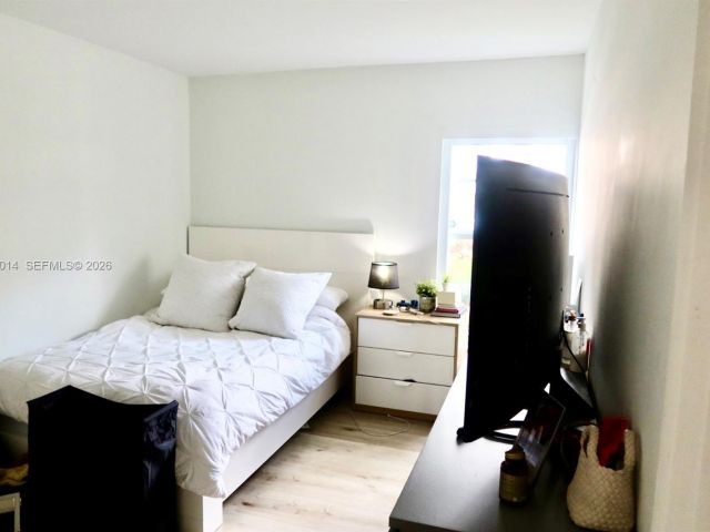 Home for rent at 5862 NW 113th Pl 5862 - photo 7486235