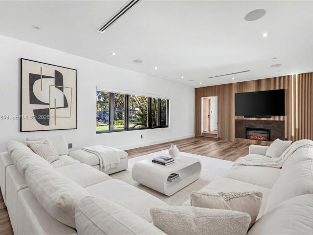 Home for sale at 1424 Algardi Ave - photo 7525546