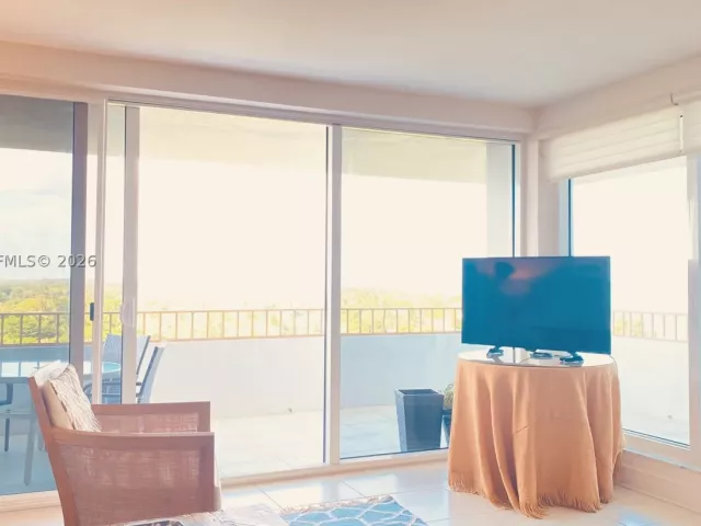 2-bedroom condo for rent in Key Biscayne - 177 Ocean Lane Dr 1008 - MondialRealty