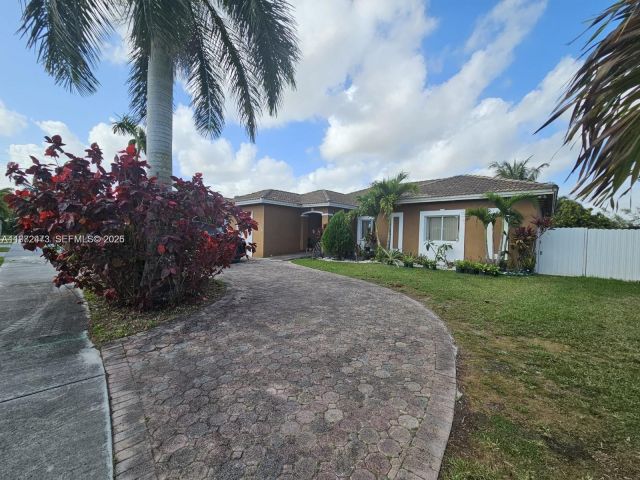 4-bedroom home for rent in Homestead - 718 SE 12th Ter . - MondialRealty