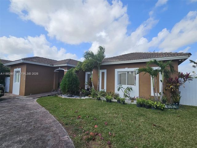 4-bedroom home for rent in Homestead - 718 SE 12th Ter . - MondialRealty