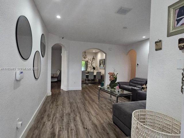 4-bedroom home for rent in Homestead - 718 SE 12th Ter . - MondialRealty