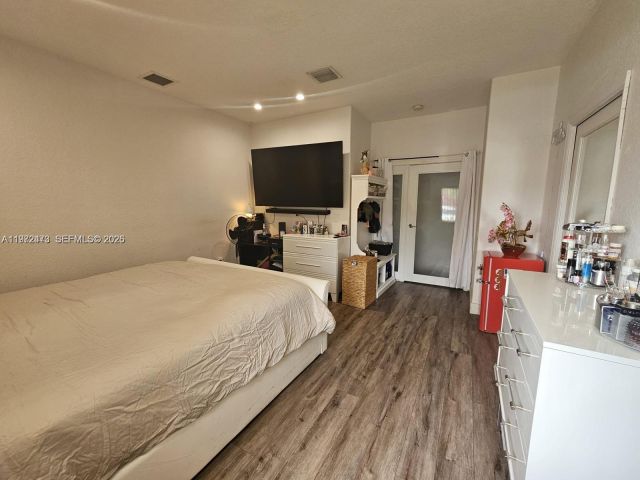 4-bedroom home for rent in Homestead - 718 SE 12th Ter . - MondialRealty