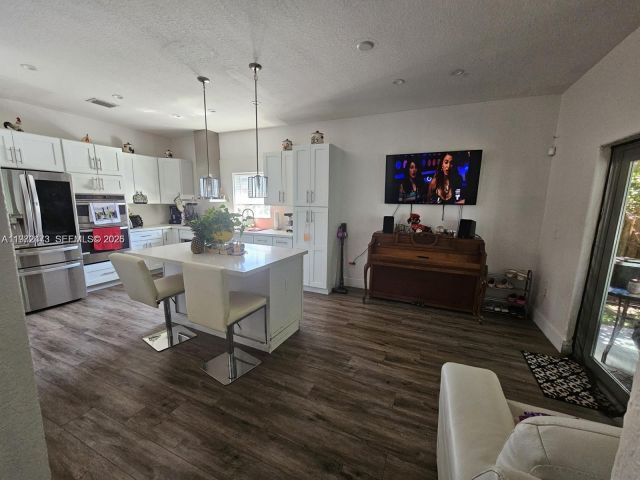 4-bedroom home for rent in Homestead - 718 SE 12th Ter . - MondialRealty