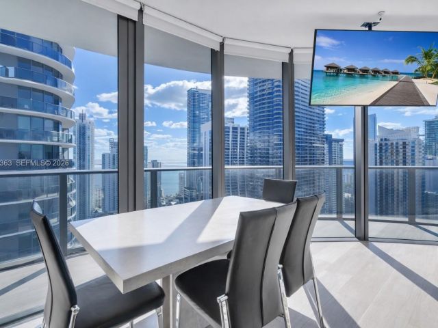 Apartment for sale  Unit #3703 - photo 7508337