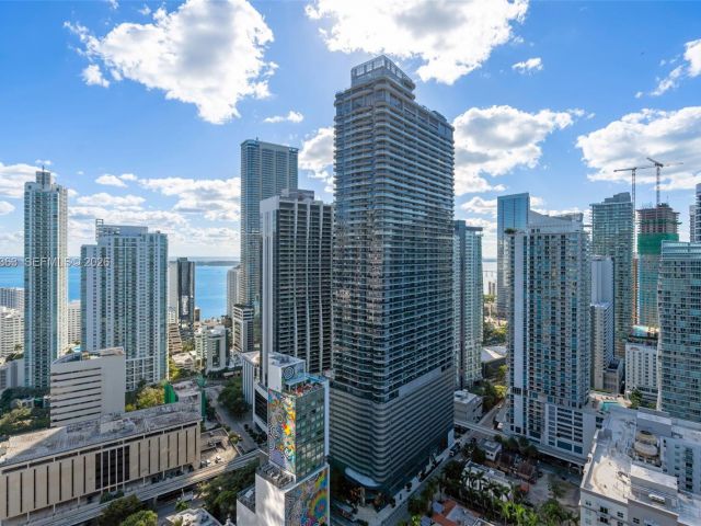 Apartment for sale  Unit #3703 - photo 7508340