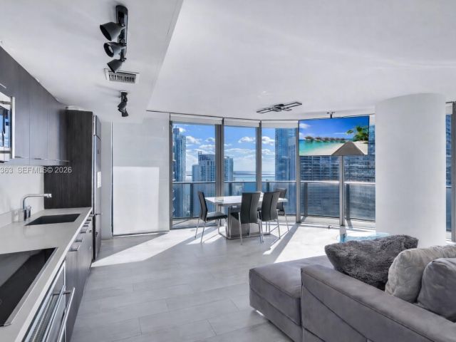 Apartment for sale  Unit #3703 - photo 7508343