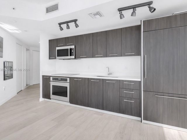 Apartment for sale  Unit #3703 - photo 7508347