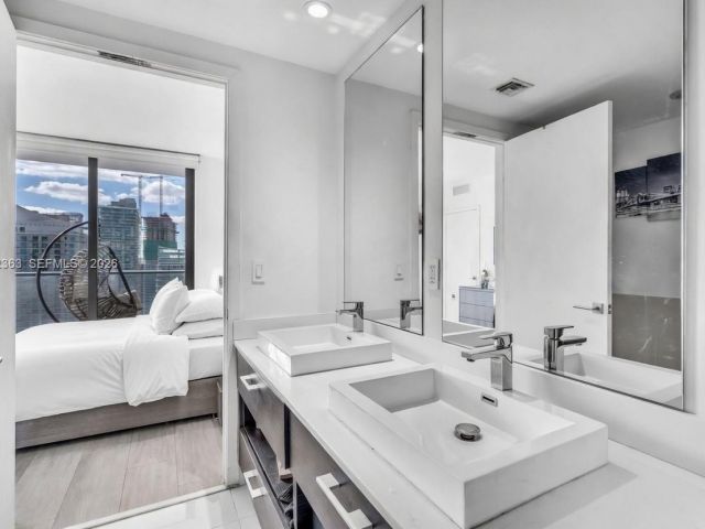 Apartment for sale  Unit #3703 - photo 7508351