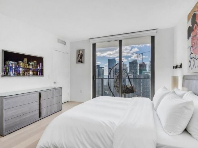 Apartment for sale  Unit #3703 - photo 7508352