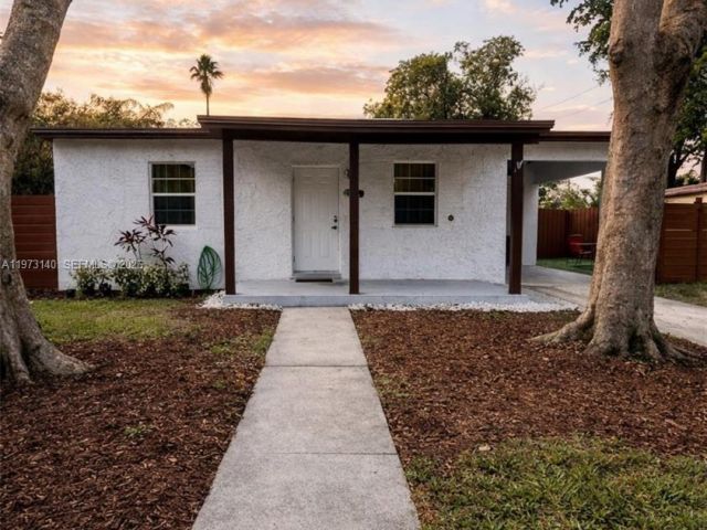 Home for rent at 133 SW 22nd Ter - photo 7483577