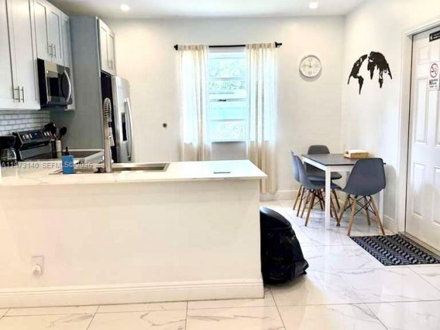 Home for rent at 133 SW 22nd Ter - photo 7483580